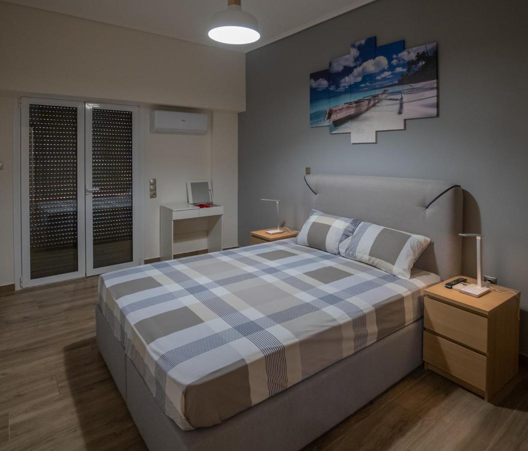 Max Blue Apartment, A Stay Like No Other Пирей Экстерьер фото