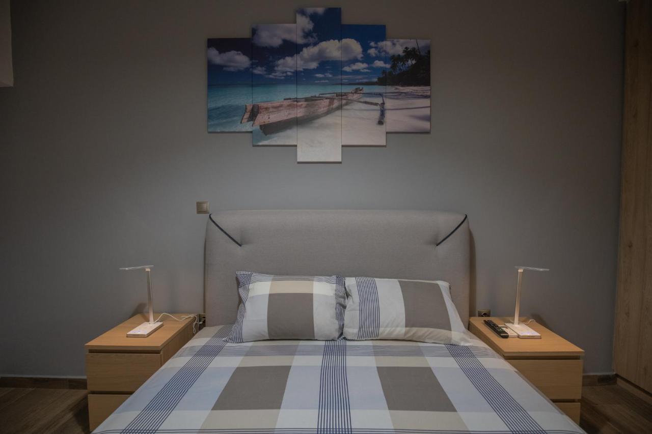 Max Blue Apartment, A Stay Like No Other Пирей Экстерьер фото